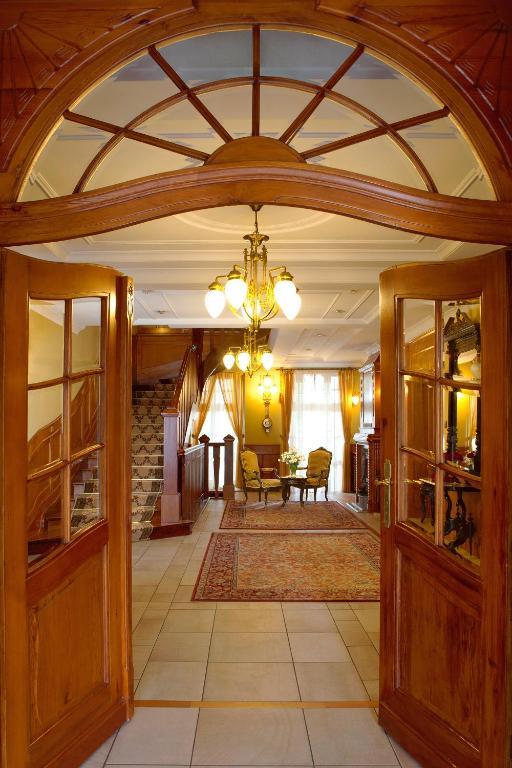 Palac Czarny Las Wożniki Екстериор снимка