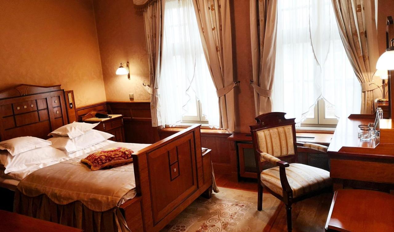 Palac Czarny Las Wożniki Екстериор снимка